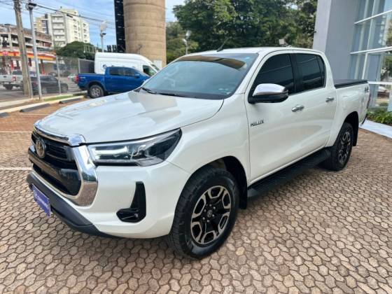 TOYOTA HILUX 2.8 D-4D TURBO DIESEL CD SRX 4X4 AUTOMÁTICO